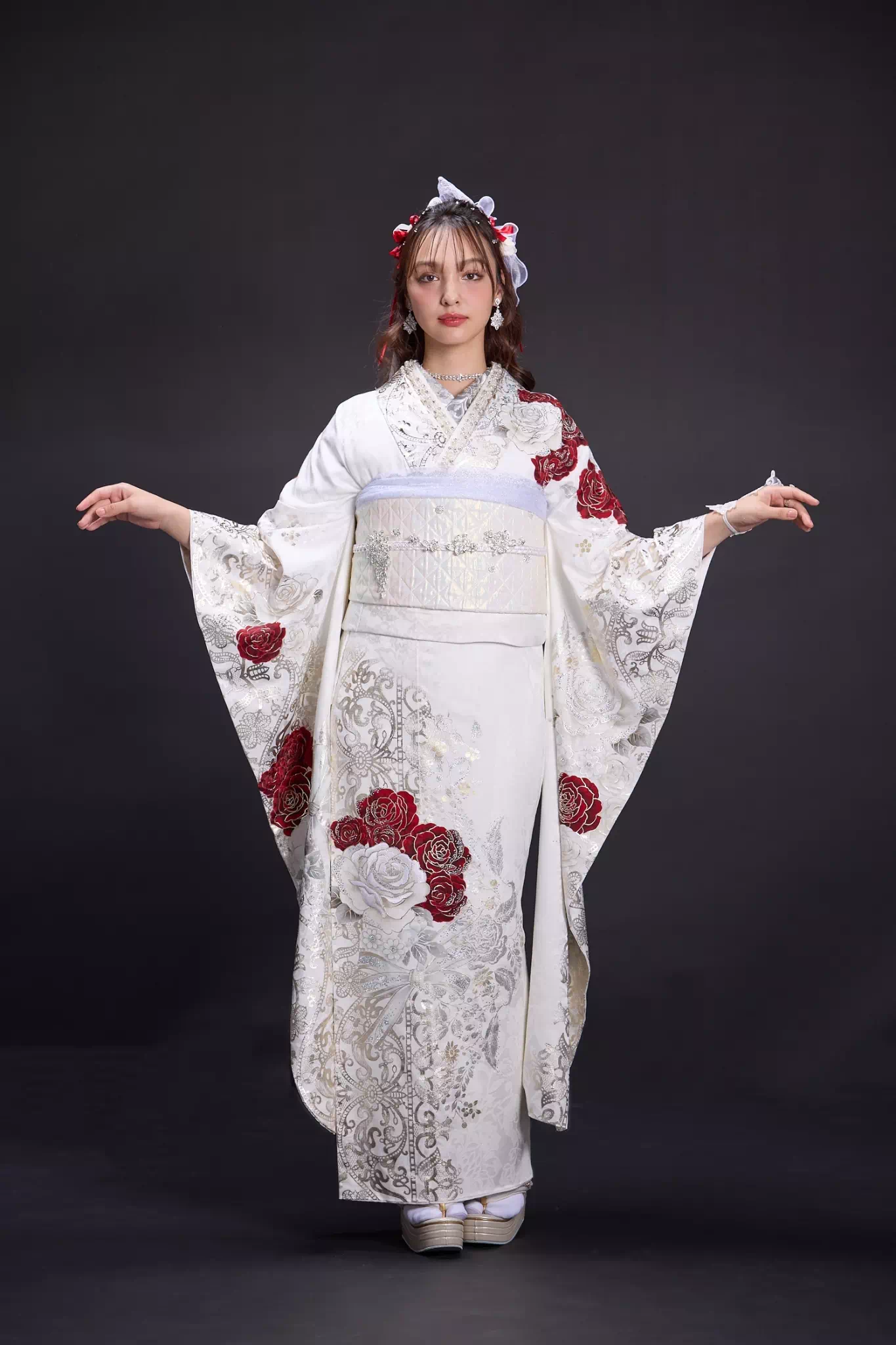 TAKAZEN姫路店　姫路市　成人式　卒業式　袴　振袖　イマドキ振袖　キラキラ　ヘップバーン　　白　金